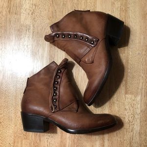 MJUS Womens Leather Brass Studded Ankle Boots - Size 7